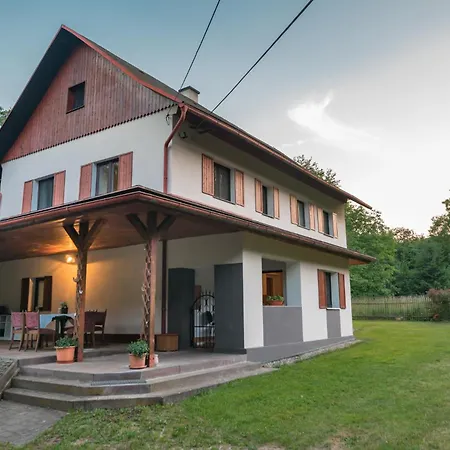 Poustka * Dobkovice