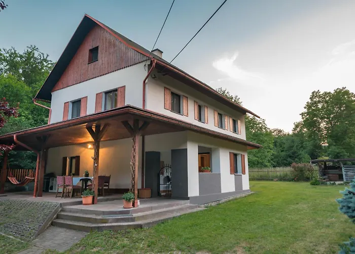 Poustka * Dobkovice